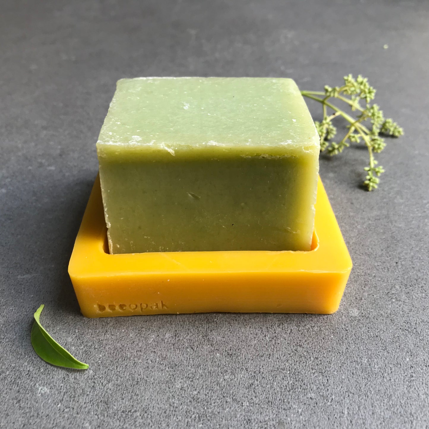 Portasapone in cera d'api "Cubo"